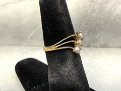 Vintage 18K HGE Opalescent Stone Gold Ring Size 5