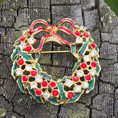Vintage Christmas Wreath Brooch Red Rhinestone Enamel Holiday Jewelry Shiny pin