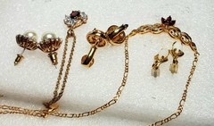 Vintage Costume Jewelry Lot Gold Tone Rhinestone Pearl Earrings Necklaces