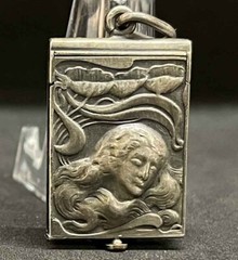 Amazing piece! Argentina Art Nouveau locket with photos beauty lady large hair..