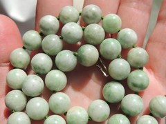 14K GOLD GREEN JADE KNOTTED NECKLACE 74 GRAMS