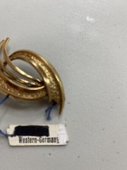 S72 Vintage brooch West Germany, 19k gold plated, new, with tag