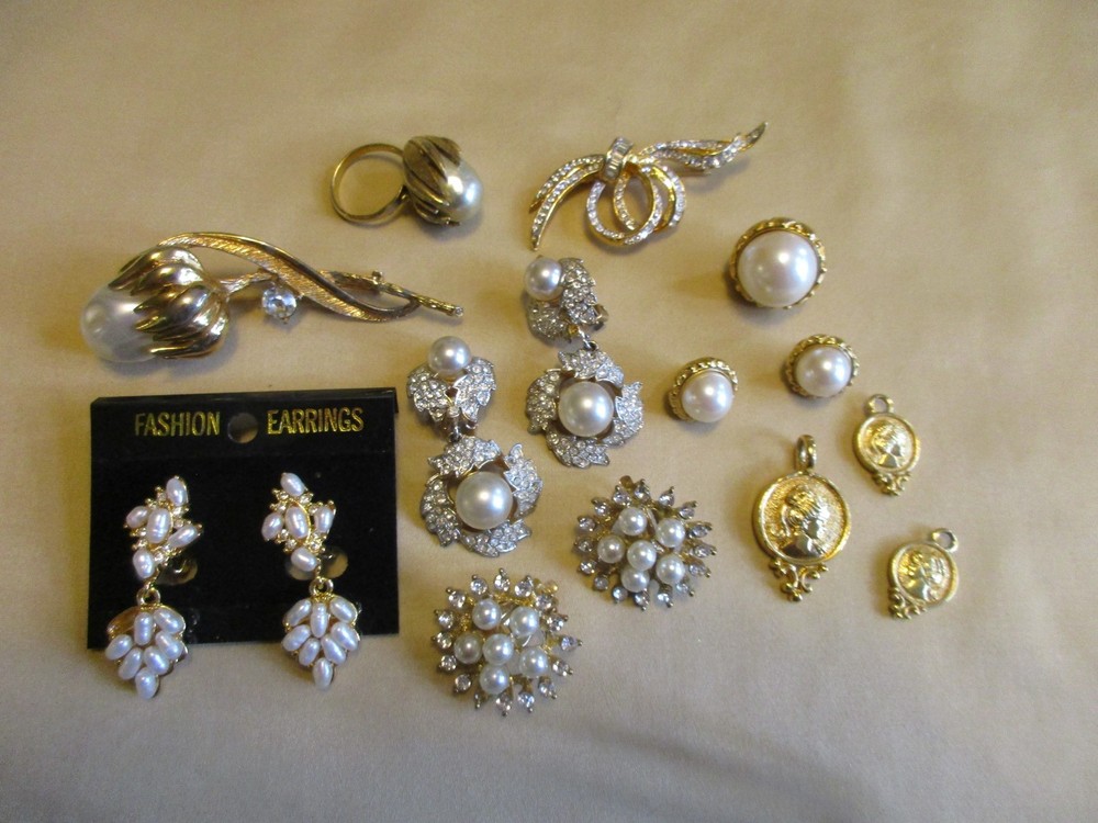 VINTAGE RHINESTONE FAUX PEARLS JEWELRY LOT ~ MIXED AGES