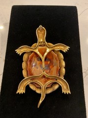 VTG. Large Turtle Pendant (Movable Back Legs & Tail) Acrylic & Metal Gold Tone