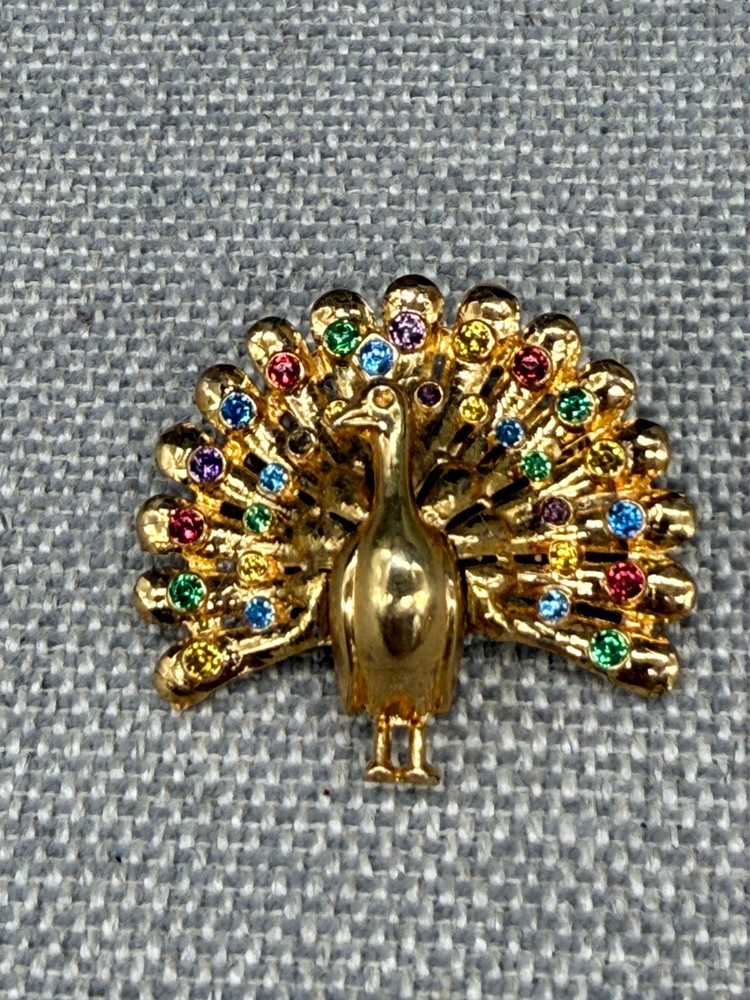 Vintage Brooch Peacock Multicolor Rhinestones Gold Tone Bird 1.5 Inches