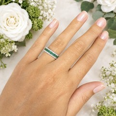 14K WHITE GOLD .55CTW EMERALD & .10CTW SI2 DIAMOND HALF BAND – SIZE 7