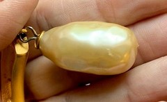 1980’s Gold Tone Satin Karl Lagerfeld Sinuous Bar Pin Brooch Pearl Drop