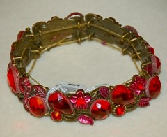 VINTAGE JEWELRY Bracelet Stretchable Red Floral Very Pretty Bracelet!