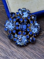 Vintage Blue Brooch Rhinestone Cluster Goldtone Sapphire Light Blue Pin 1.75”