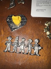 Lot of 8 Variety Brooches/Pins