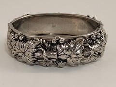 Vintage Silver Tone Repousse Grape Leaves Vine Bangle Bracelet Jewelry Hinged