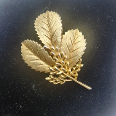 Crown Trifari Brooch Vintage Leaf Nature Gold Art Signed Original Detailed Pin