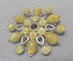 Vtg 2008 Unsigned TRIFARI Yellow Iridescent Acrylic Silver Tone 2” Brooch