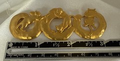 Vtg JJ Jonette Jewelry Playing CATS Brooch 3.25″ Hammered Gold Tone Signed Pin