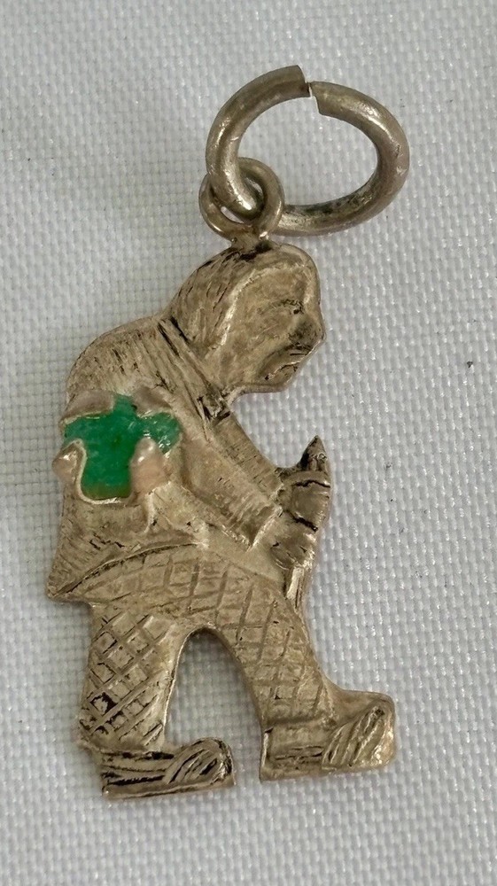 Vintage Silver Gobetto Lucky Hunchback Charm W/Raw Emerald Green Stone