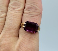 Vtg Sz 7 Ring Lg Purple Cubic Zirconia 18KGE Gold Electroplated Jewelry StyL2