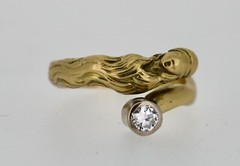 Art Nouveau 18K Lady Luck Ring