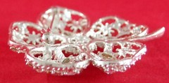 2.5″ VTG REFRACTIVE CLEAR GLASS RHINESTONE & SILVER TONE DAISY FLOWER BROOCH PIN