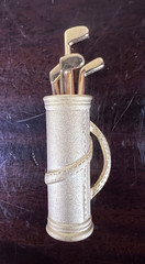 VTG TONA Golf Clubs & Bag Brushed Matte Gold Tone Brooch Pin Golfer Gift 2.25″