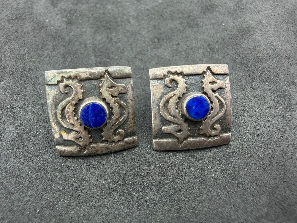 3.51g Vintage Sterling Silver 925 Square Earrings Dragon Design Blue Accent M