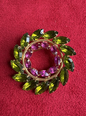 vintage unbranded pink&green rhinestone round brooch pin gold tone