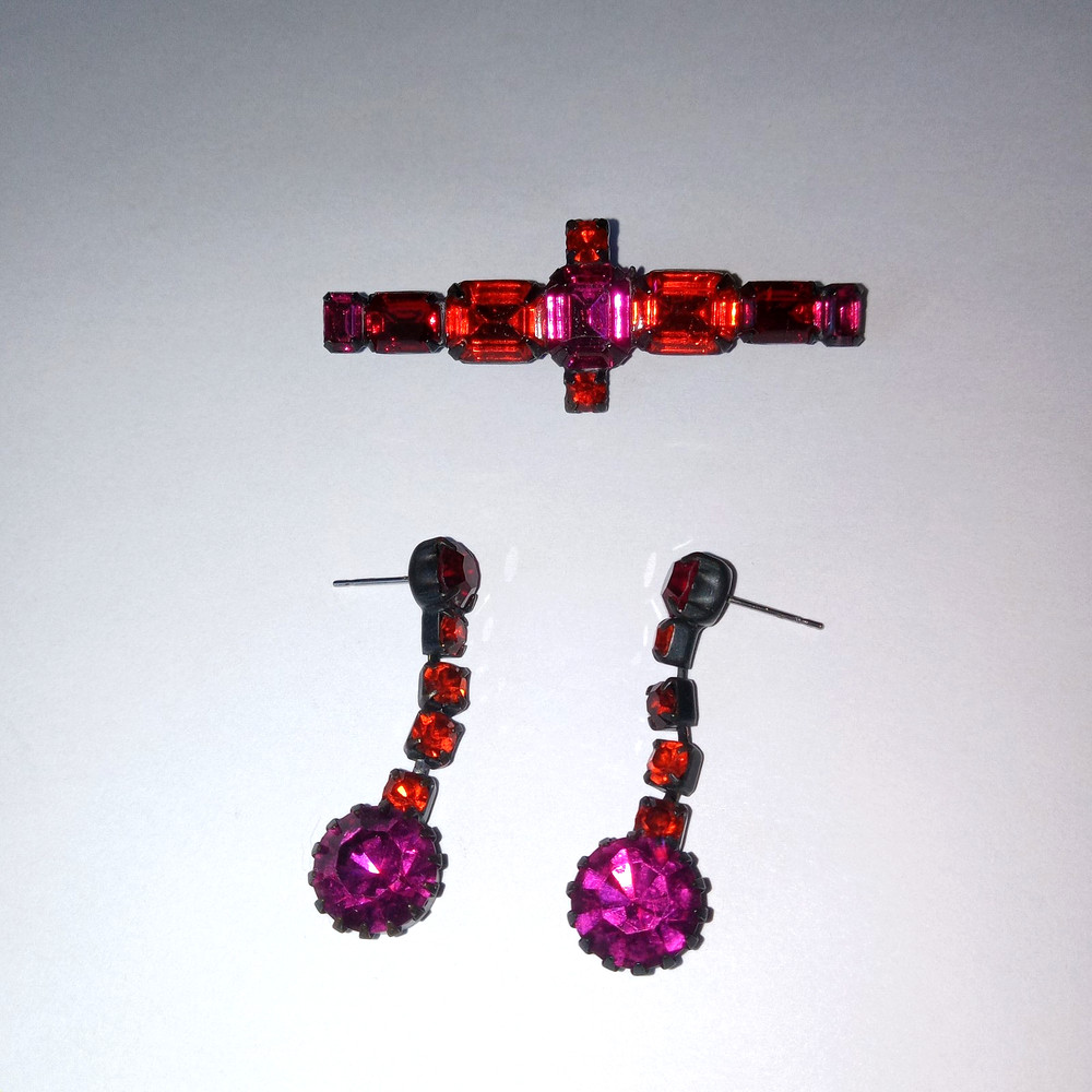 Vtg Red Pink Rhinestone Earrings & Brooch Set