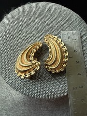 Vintage Monet Paisley Clip On Earrings Gold Tone Capsule Career Workwear Artsy
