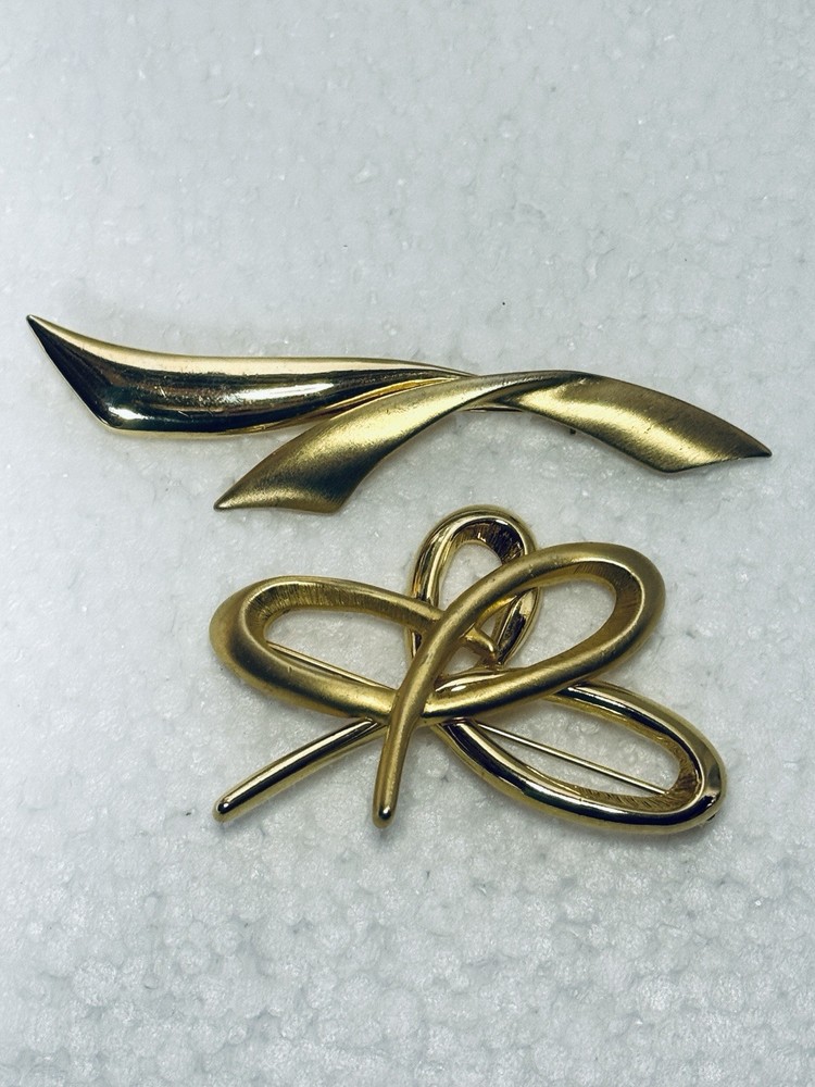 Tona Signed Ribbon Gold Tone VTG Brooch Pin Designs Lot Of 2