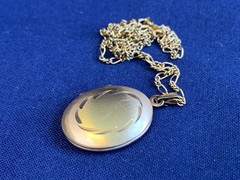 Vtg Gold Filled Locket Necklace 4.8g Fine Jewelry 14.5″ Chain Diamond Cut Design