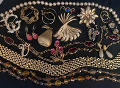 LOT ESTATE VINTAGE JEWELRY SOME SIGNED JOAN RIVERS 1928 NAPIER & MORE