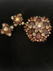 Vintage Gold Tone Root Beer RHINESTONES BROOCH AB & Clear W/CLIP ON EARRINGS