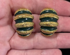Vintage Mimi D N Green Enamel Ribbed Gold Tone Clip On Earrings Signed Runway