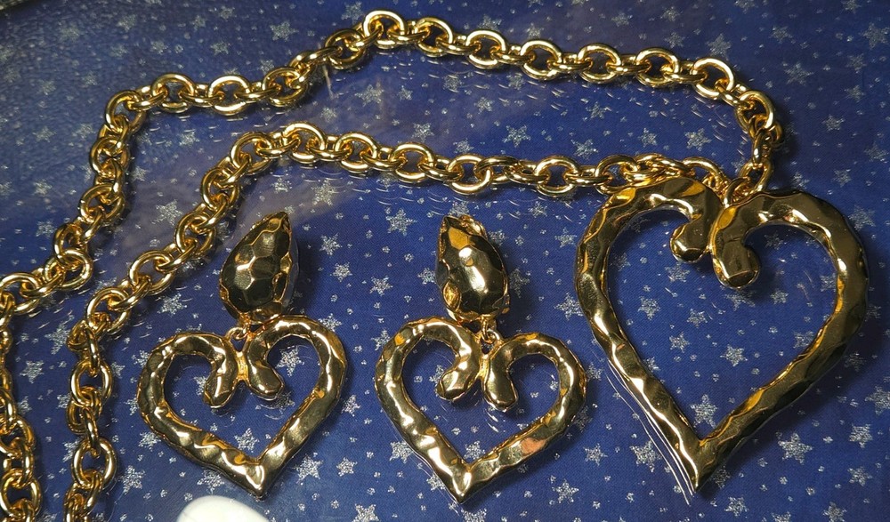 Vintage Les Bernard Hammered Gold Tone Heart Clip Earring and Necklace Set