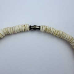 Vintage Hawaiian Puka Shell Bead Necklace 70’s Barrel Clasp 15.5 In