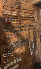 Over 9 Pounds Of Over 71 Individual Necklaces That Are Mostly Beaded And Vintage