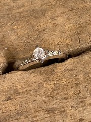 BEAUTIFUL VINTAGE 18K WHITE GOLD H.G.E CZ ENGAGEMENT RING SIZE 6 STUNNING