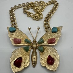 Vintage Focal Point Butterfly w/MultiStones Gold Toned Necklace. See pics.
