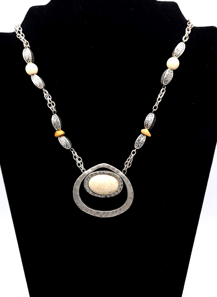 Vintage Avenue Signed Necklace Silver Tone Cream Stone Statement Pendant 18-21in