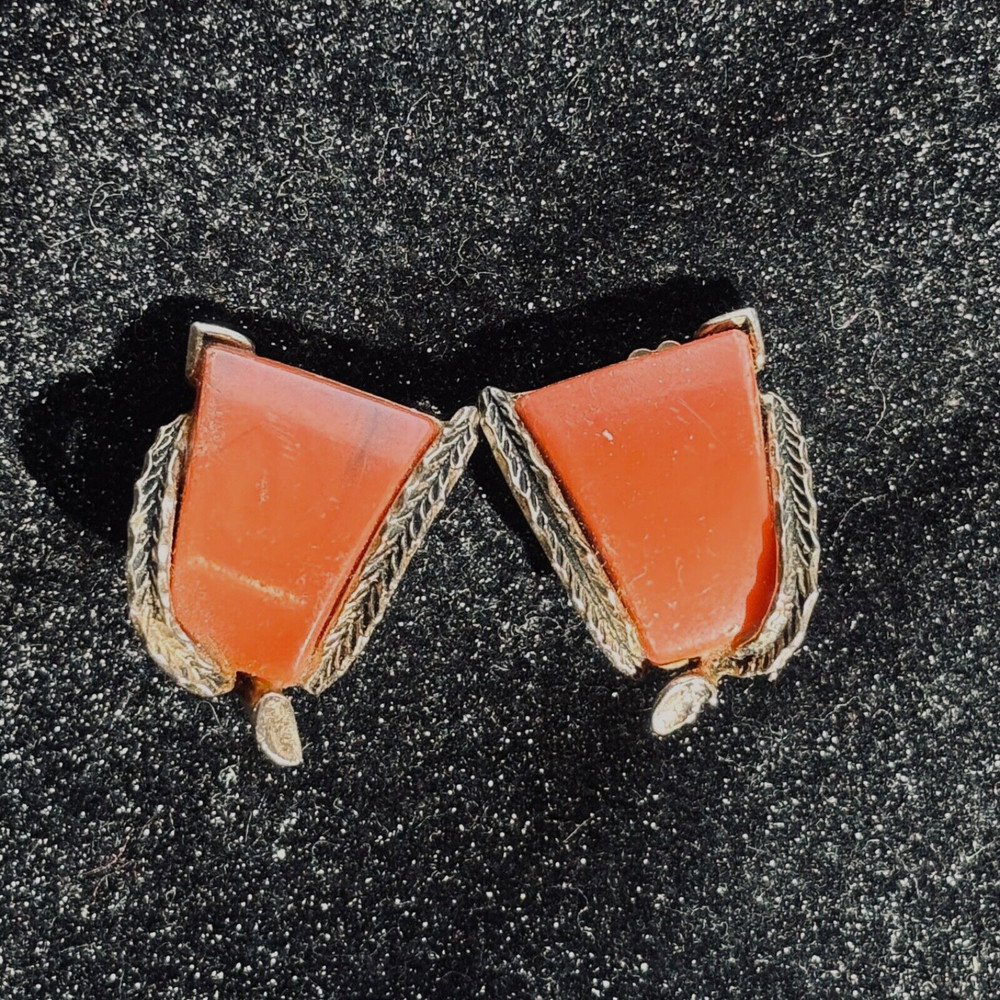 EARRINGS vintage unsigned dark orange acrylic goldtone metal laurel clip-on pair