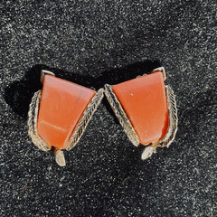 EARRINGS vintage unsigned dark orange acrylic goldtone metal laurel clip-on pair