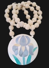 Vintage Pendant Necklace 2.4″ MOP Inlay Pendant Beaded 22″ Necklace