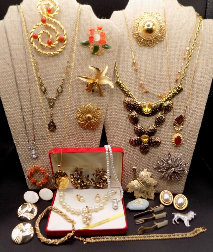 VINTAGE JEWELRY LOT Many Signed Necklaces Brooches Earrings & Bracelets (L2)