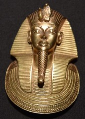 VTG King Tutankhamun Pendant Metropolitan Museum of Art Gold Tone Tut 1976 Egypt