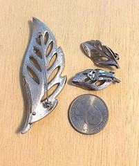 Vintage Brushed Silver Tone 3″ Leaf Brooch Pin and Matching Clip On Earrings Set