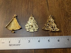 Vintage 20PC Lot Of Christmas Brooches, Pins, Button Covers, And Accent Pieces