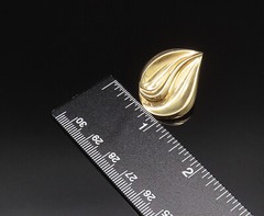 14K GOLD Vintage Fashion Hollow Scalloped Pear Shaped Drop Earrings GE195