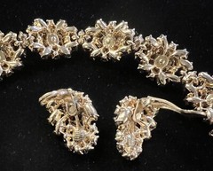 Trifari Signed Green Gold Tone Rhinestone Flower Contessa Bracelet & Earrings