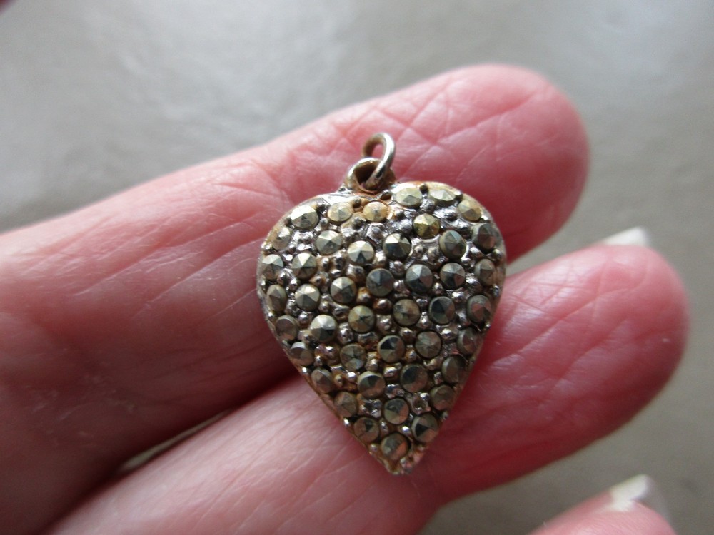 ANTIQUE VINTAGE OLD SILVER TONE MARCASITE LOVE HEART FOB CHARM PENDANT NECKLACE