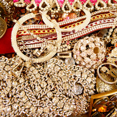 Vintage To MOD ALL RHINESTONE BLING Craft/Junk Jewelry 2.2 lbs Arts Crafts DIY