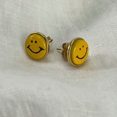 Vintage Yellow Smiley Face Stud Earrings Enamel Gold Tone 1970s-80s Classic